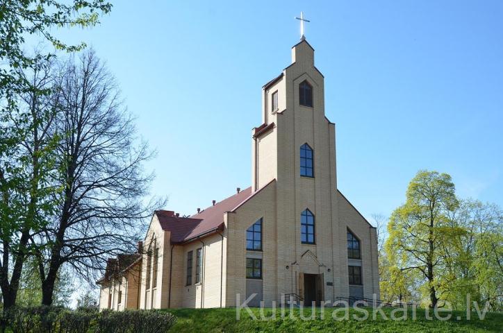 Krustpils Vissvētās Trīsvienības Romas katoļu baznīca